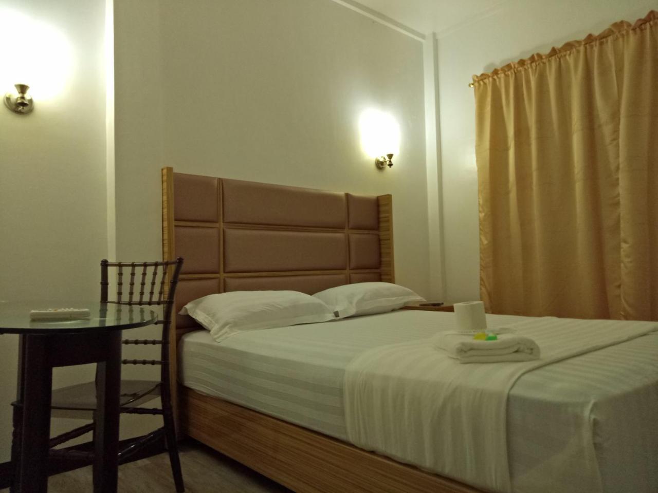 Meaco Hotel - Anilao マビニ エクステリア 写真