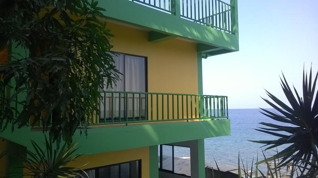 Meaco Hotel - Anilao マビニ エクステリア 写真